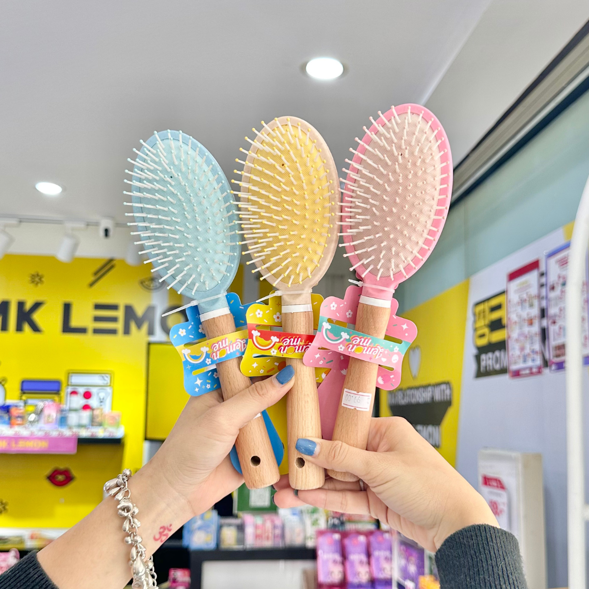 Lemon me หวีสีพาลเทล (มี 3 สี)